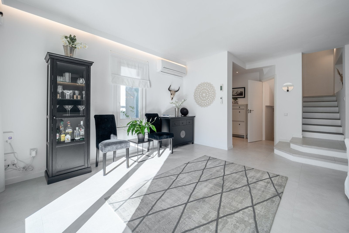 Adosados de 4 dormitorios en venta en Marbella – R5240485