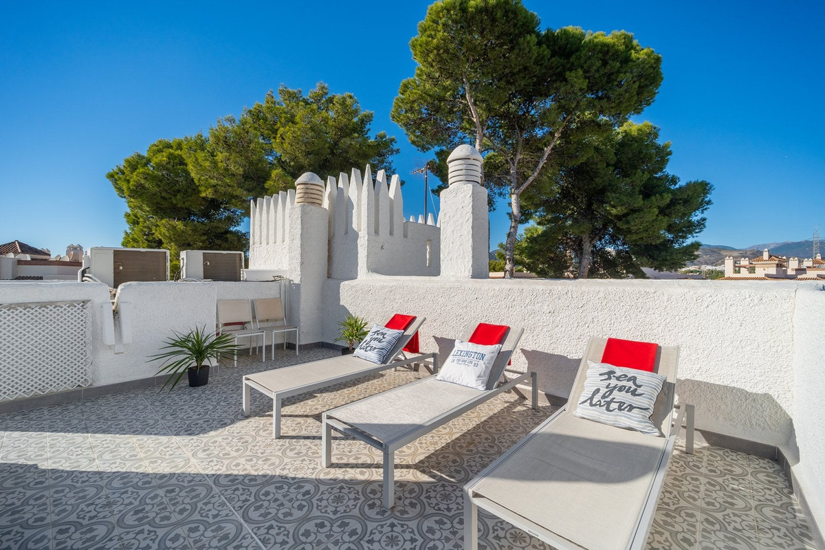 Adosados de 4 dormitorios en venta en Marbella – R5240485