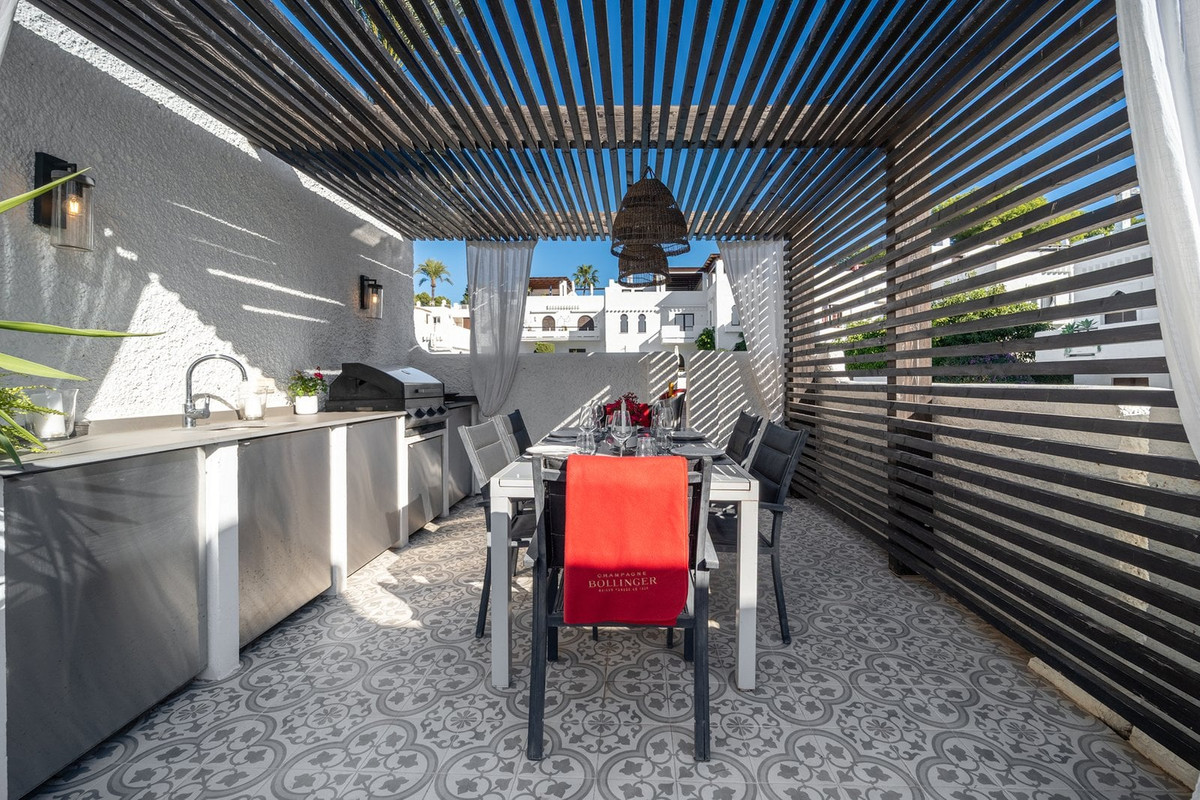 Adosados de 4 dormitorios en venta en Marbella – R5240485