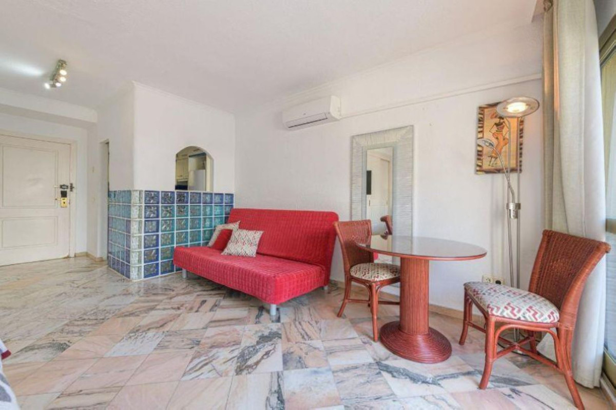 Apartamentos de 1 dormitorio en venta en Elviria – R4583227