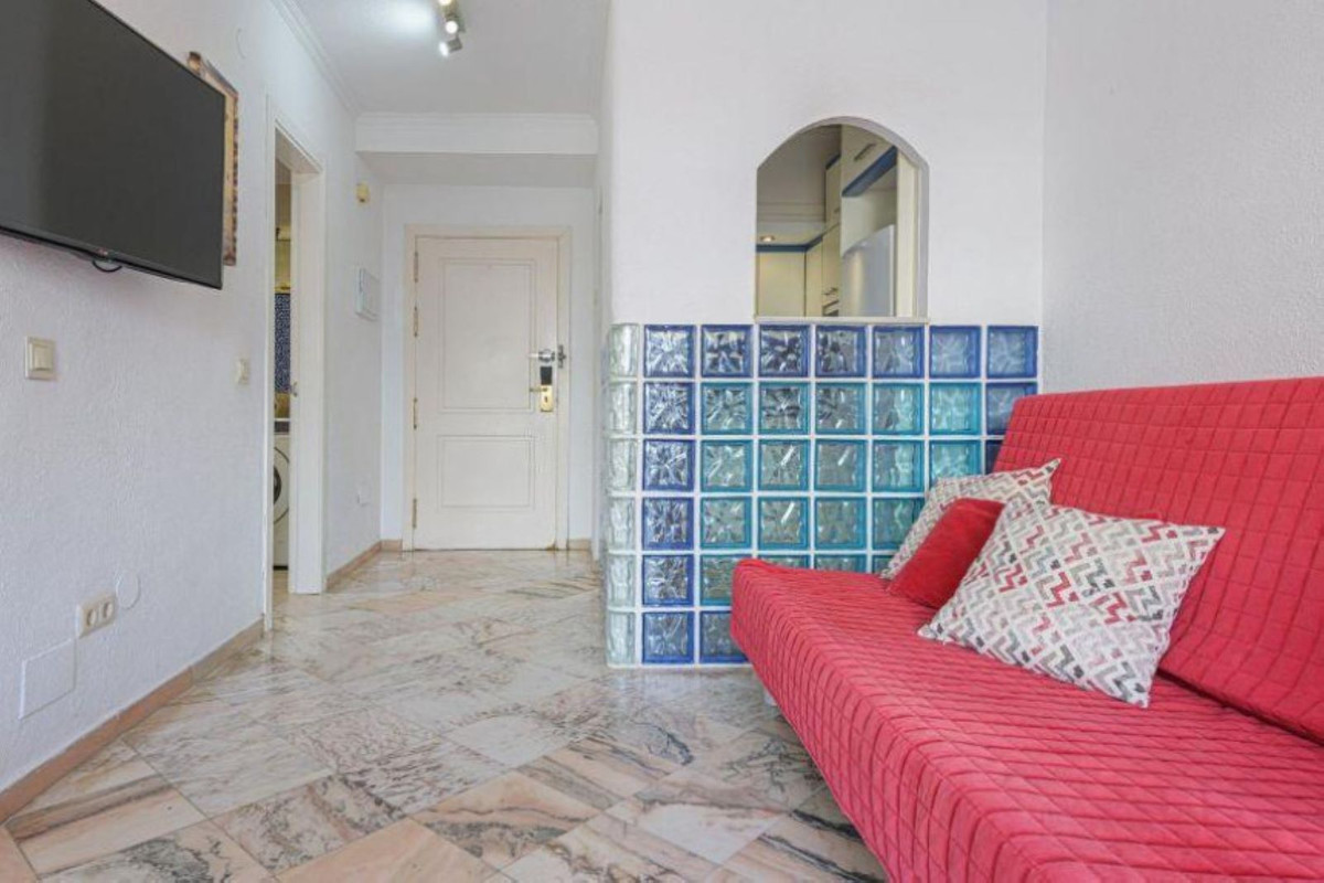 Apartamentos de 1 dormitorio en venta en Elviria – R4583227