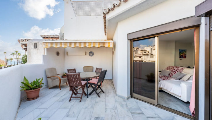 Aticos de 2 dormitorios en venta en Elviria – R5342119 en 