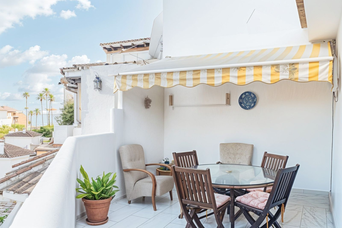 Aticos de 2 dormitorios en venta en Elviria – R5342119