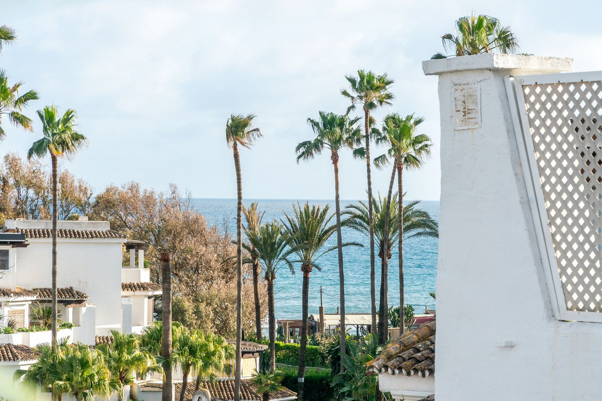 Aticos de 2 dormitorios en venta en Elviria – R5342119