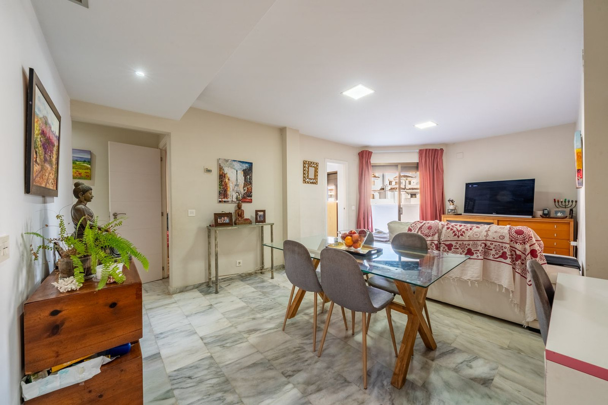 Aticos de 2 dormitorios en venta en Elviria – R5342119