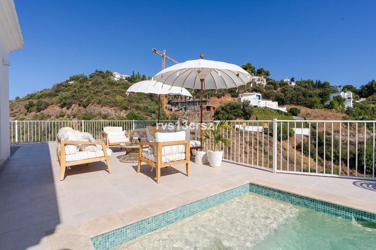 4 bedroom Villas for sale in El Rosario – R5183926