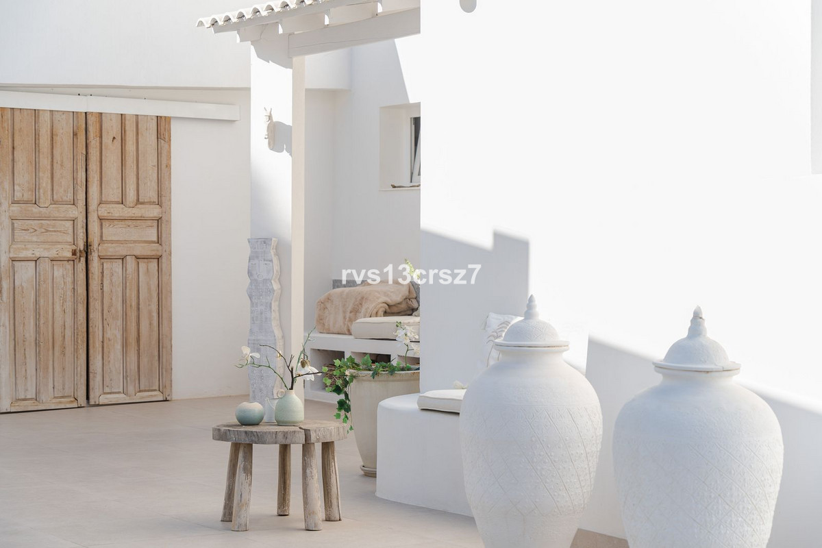 4 bedroom Villas for sale in El Rosario – R5183926