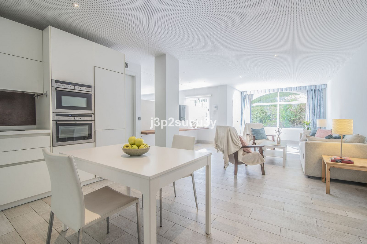 3 bedroom Apartments for sale in Guadalmina Baja – R5310721