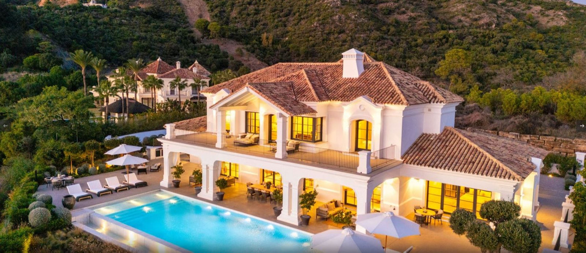 7 bedroom Villas for sale in Marbella – R5254003