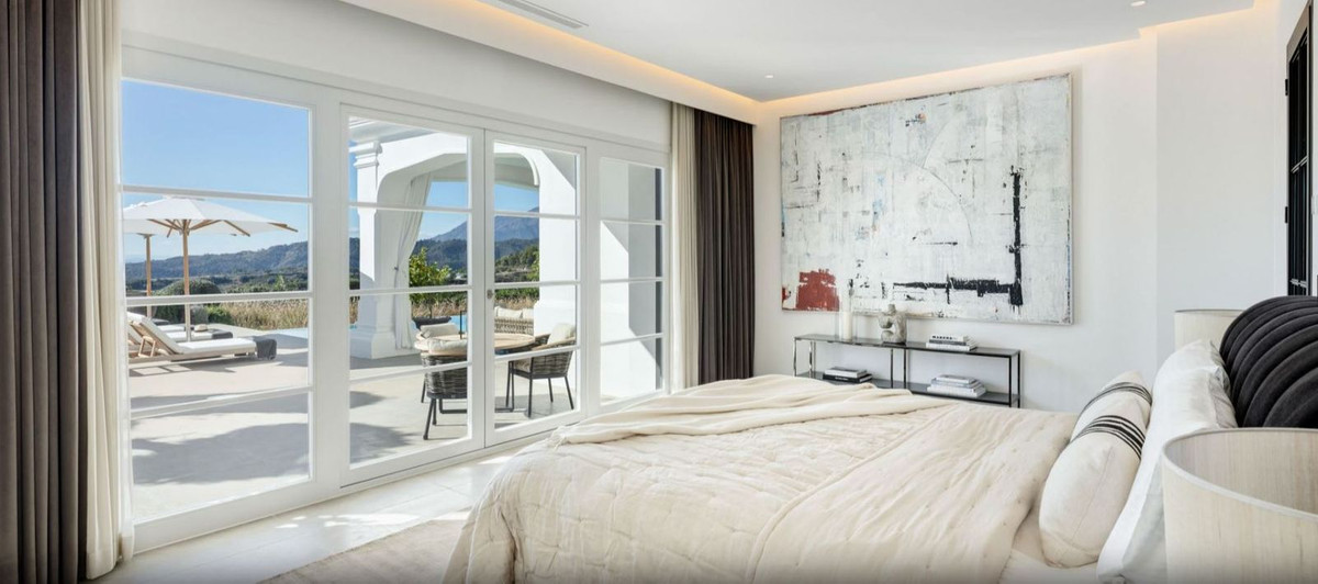 7 bedroom Villas for sale in Marbella – R5254003