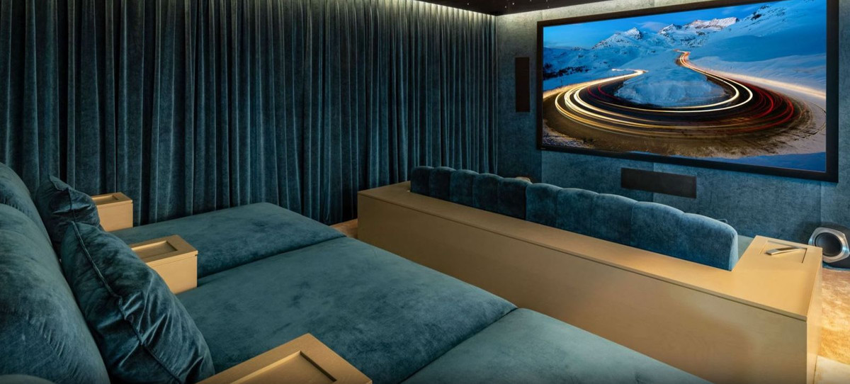 7 bedroom Villas for sale in Marbella – R5254003