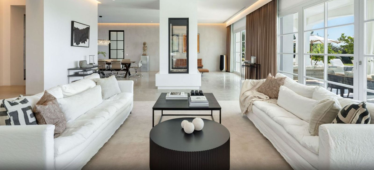 7 bedroom Villas for sale in Marbella – R5254003