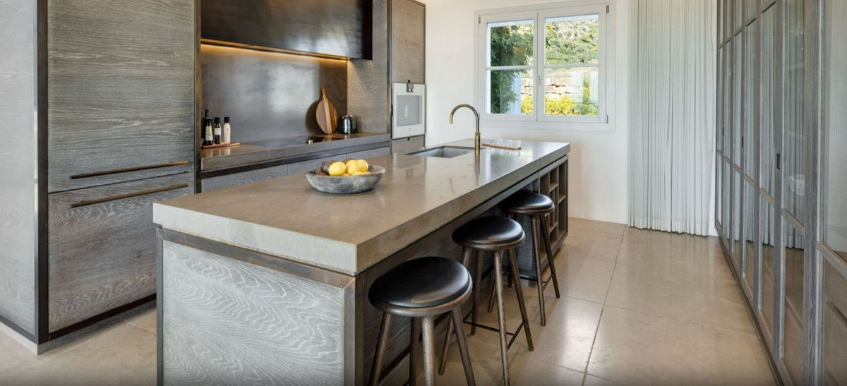 7 bedroom Villas for sale in Marbella – R5254003