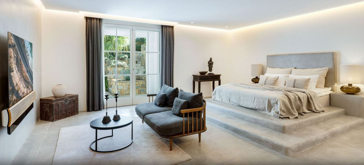 7 bedroom Villas for sale in Marbella – R5254003