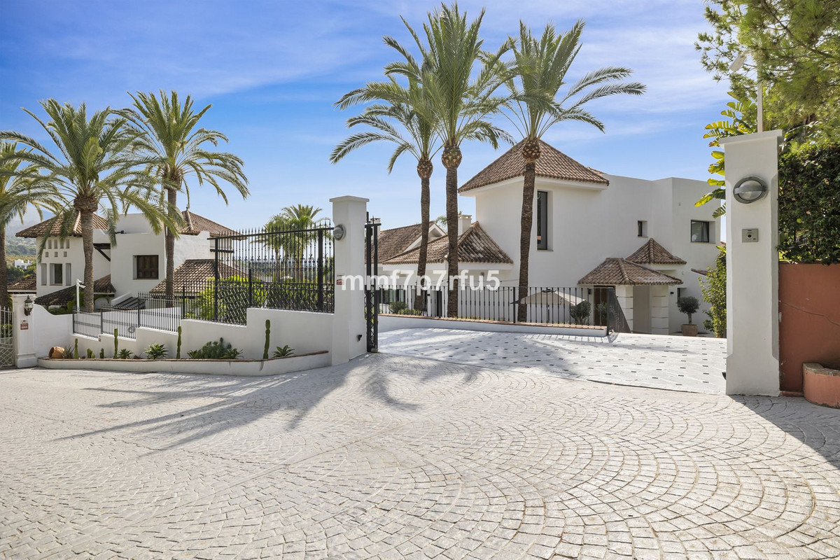 4 bedroom Villas for sale in Milla de Oro – R5221360