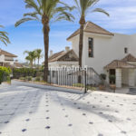 4 bedroom Villas for sale in Milla de Oro – R5221360