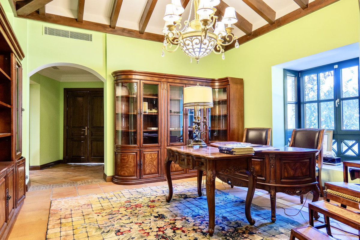 6 bedroom Villas for sale in La Zagaleta – R5335414