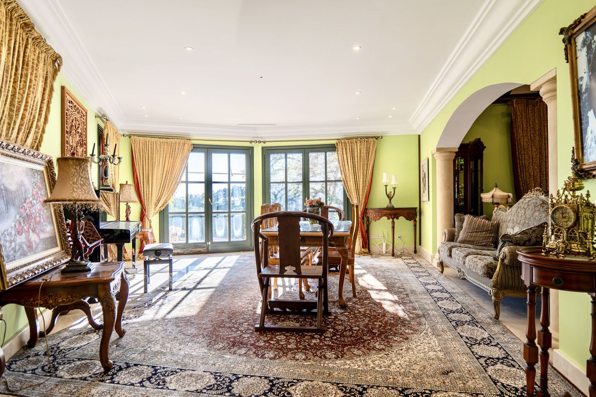 6 bedroom Villas for sale in La Zagaleta – R5335414