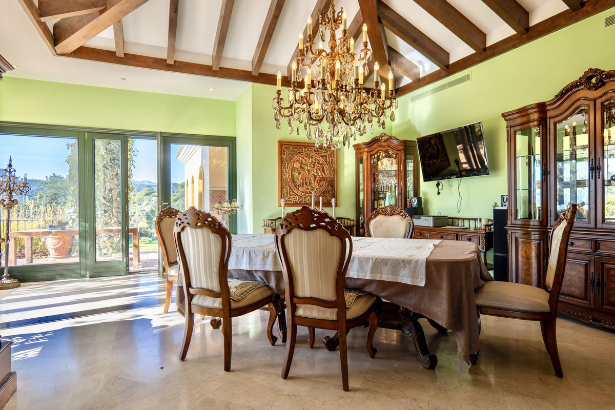 6 bedroom Villas for sale in La Zagaleta – R5335414