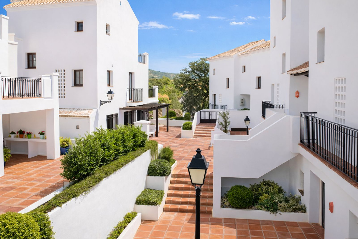 2 bedroom Apartments for sale in Altos de los Monteros – R5319475