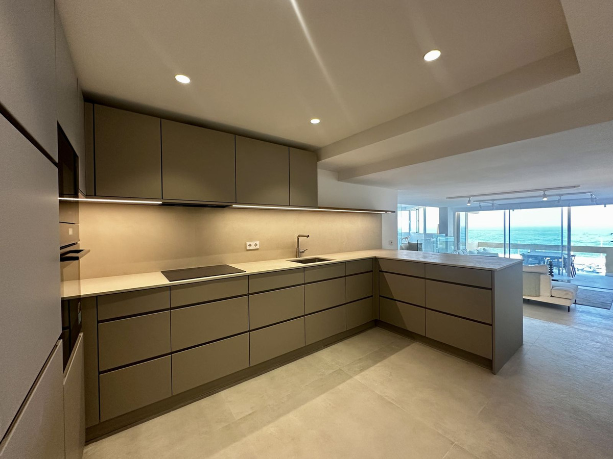 3 bedroom Apartments for sale in Marbella – R5139037