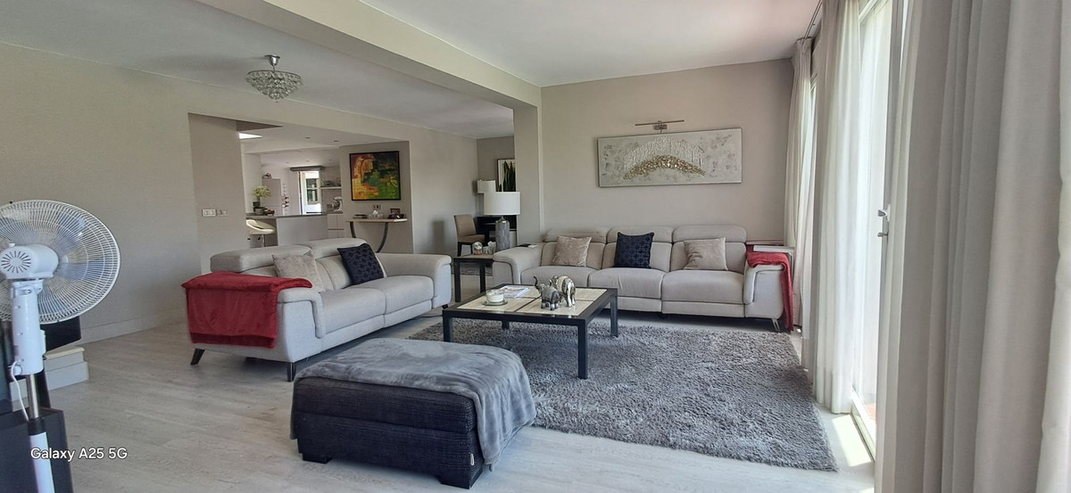 6 bedroom Villas for sale in Marbella – R5324446