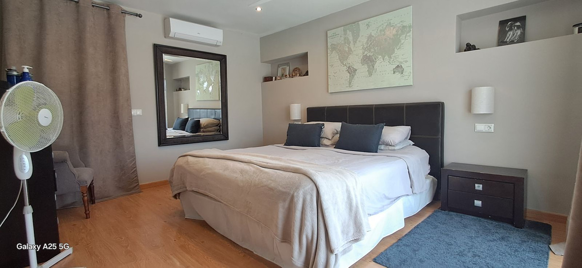 6 bedroom Villas for sale in Marbella – R5324446