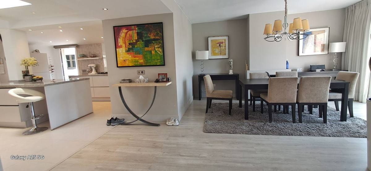 6 bedroom Villas for sale in Marbella – R5324446