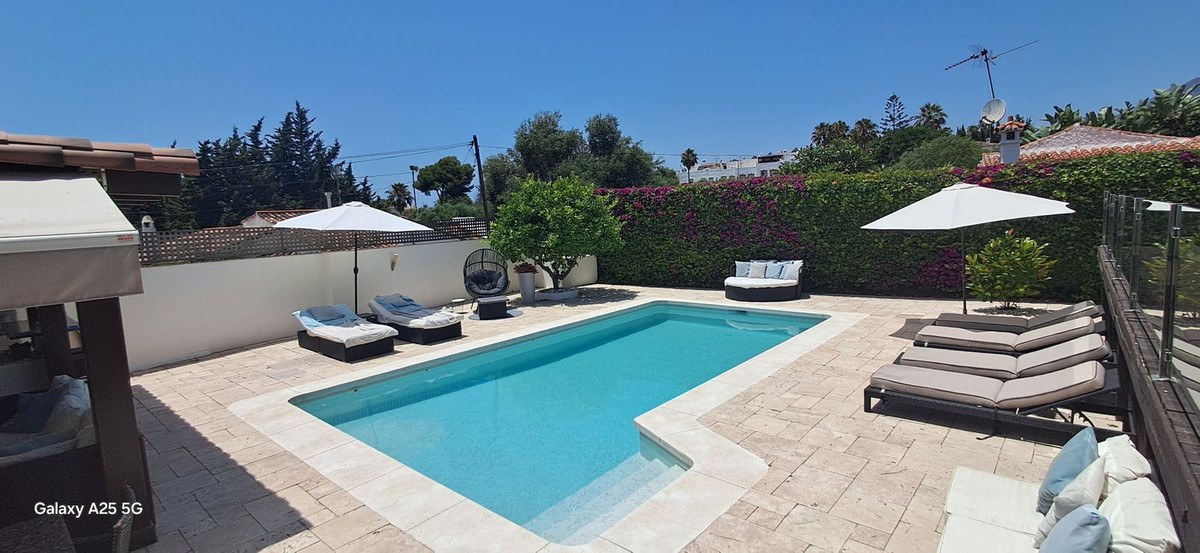6 bedroom Villas for sale in Marbella – R5324446