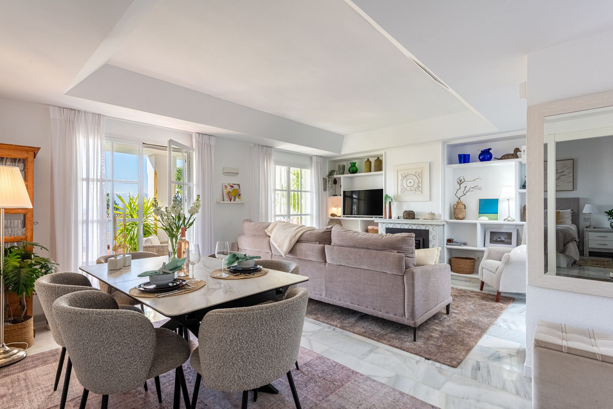 4 bedroom Townhouses for sale in Nueva Milla de Oro – R5319385