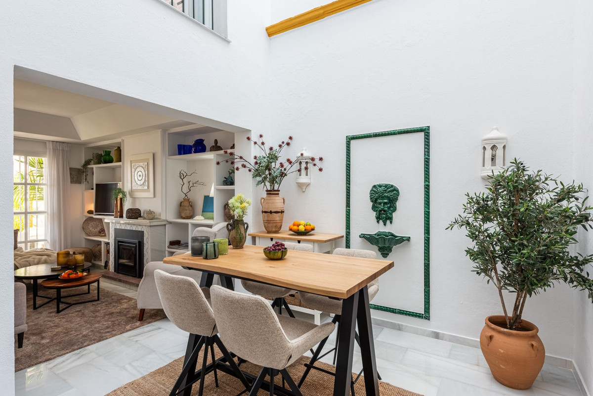 4 bedroom Townhouses for sale in Nueva Milla de Oro – R5319385