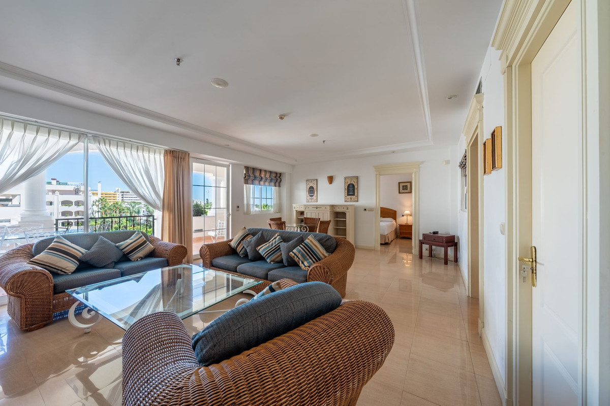2 bedroom Apartments for sale in Marbella – R5335477