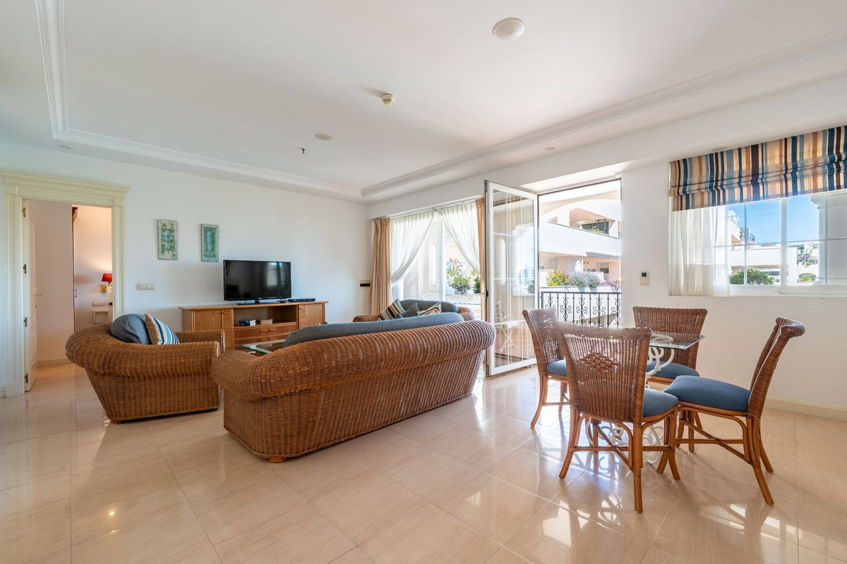 2 bedroom Apartments for sale in Marbella – R5335477