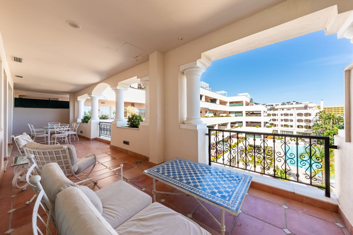 2 bedroom Apartments for sale in Marbella – R5335477