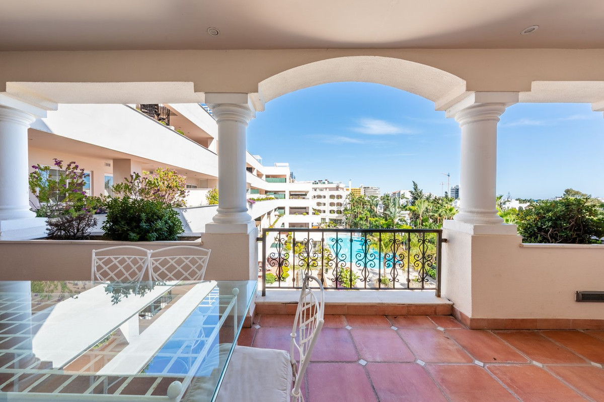 2 bedroom Apartments for sale in Marbella – R5335477