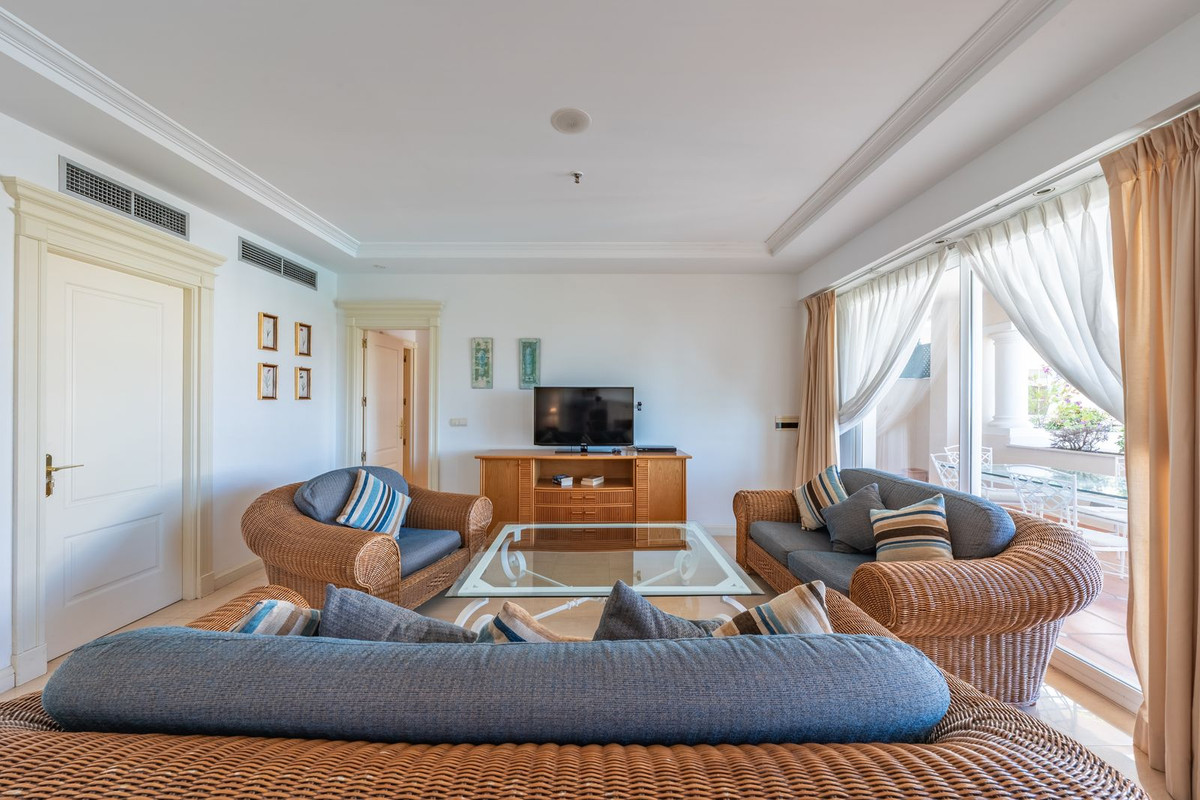 2 bedroom Apartments for sale in Marbella – R5335477