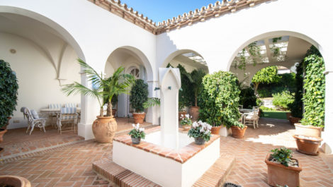 Villas de 5 dormitorios en venta en Milla de Oro – R5144248