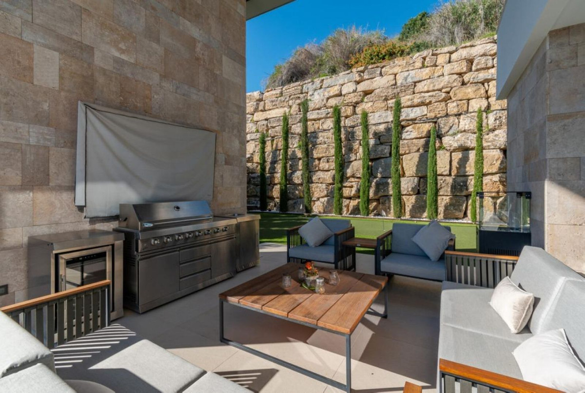 4 bedroom Villas for sale in Los Arqueros – R5187913