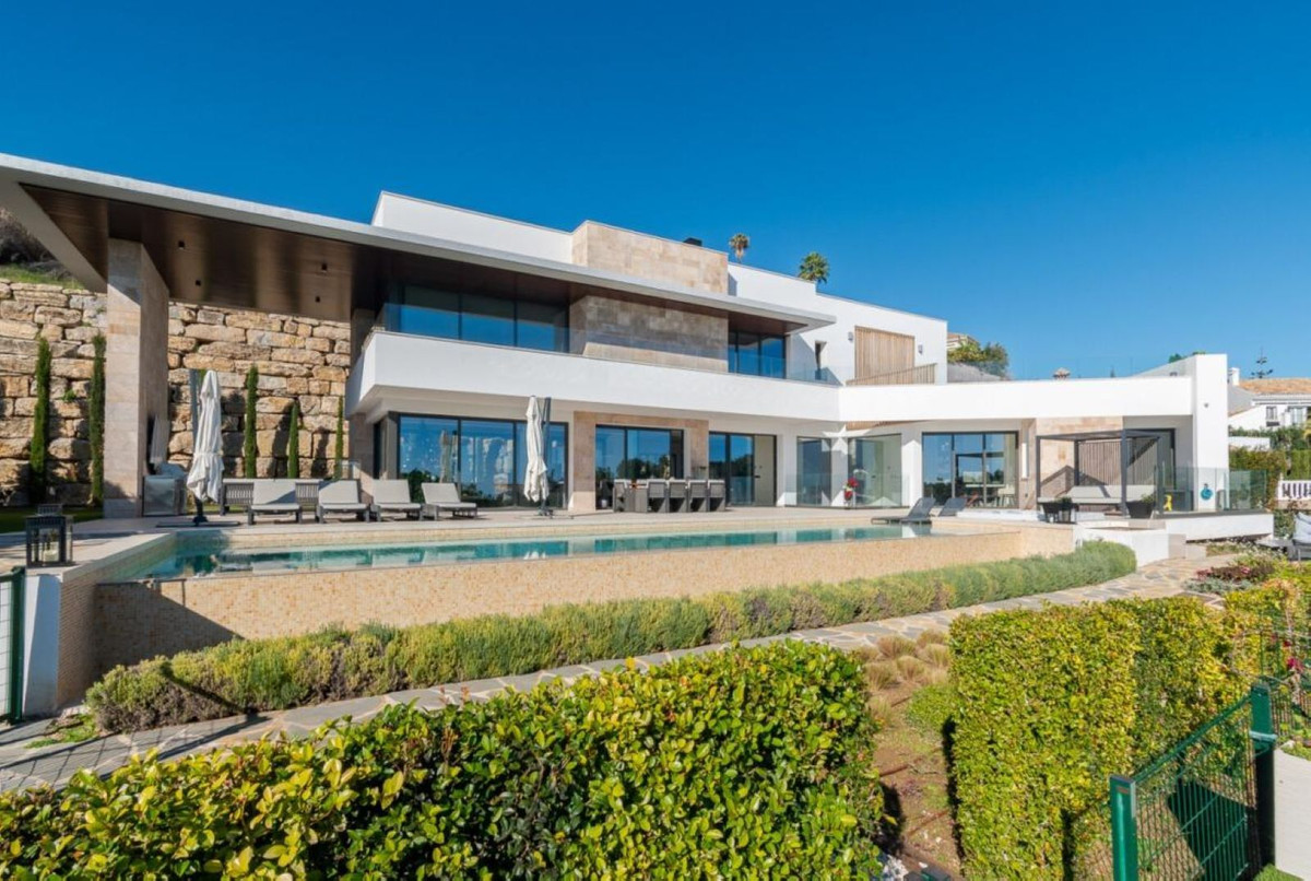 4 bedroom Villas for sale in Los Arqueros – R5187913