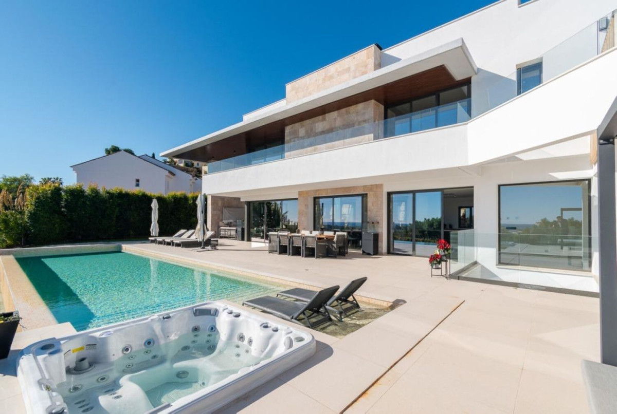 4 bedroom Villas for sale in Los Arqueros – R5187913