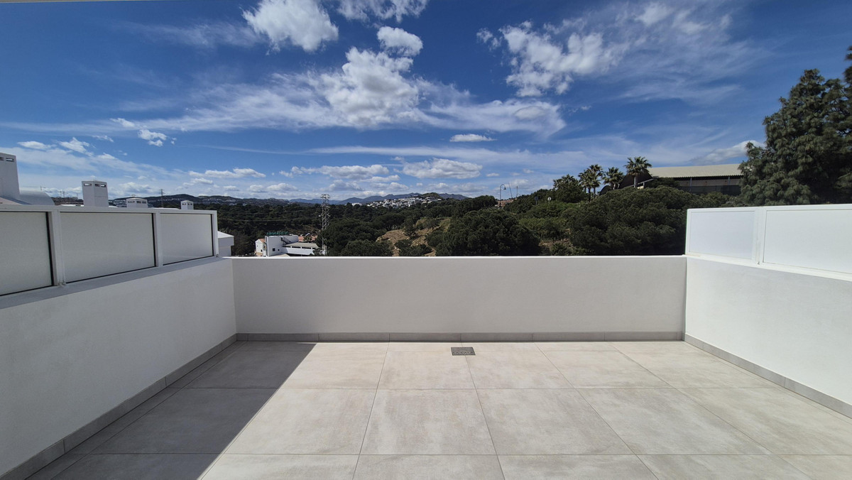 5 bedroom Townhouses for sale in La Cala de Mijas – R5357926