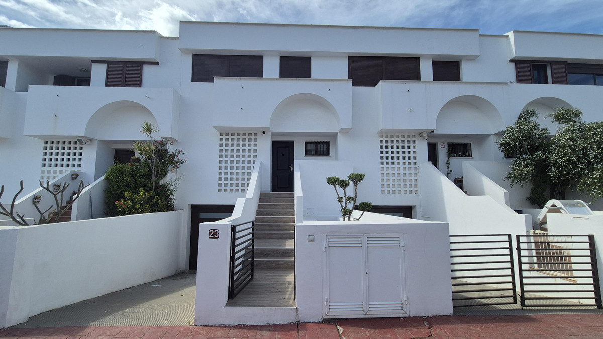 5 bedroom Townhouses for sale in La Cala de Mijas – R5357926