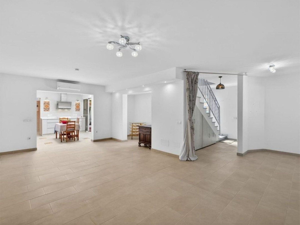 Adosados de 3 dormitorios en venta en Calahonda – R5348719