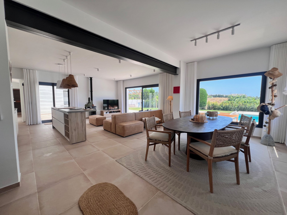 3 bedroom Villas for sale in Nueva Milla de Oro – R5106574