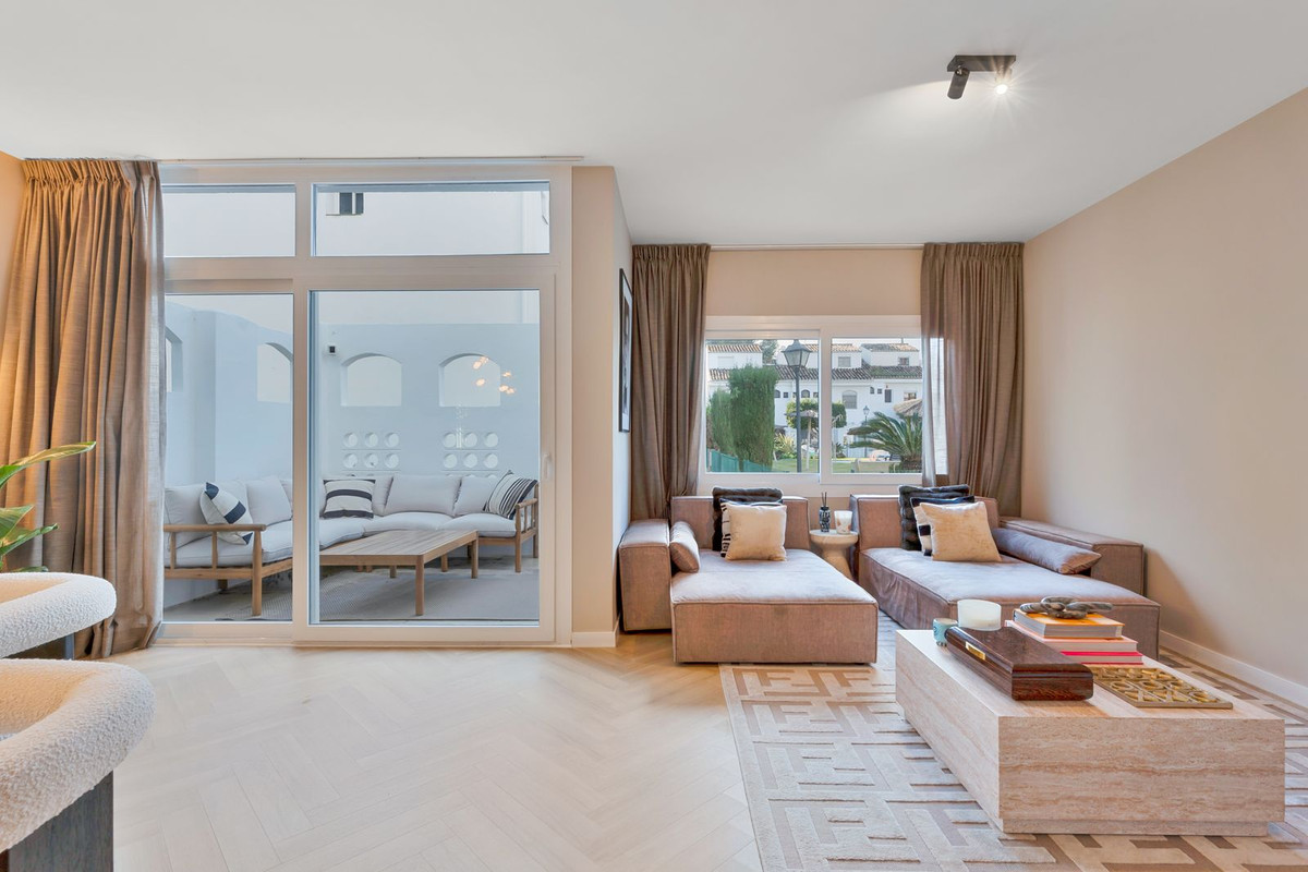 Adosados de 4 dormitorios en venta en Guadalmina Baja – R5258860