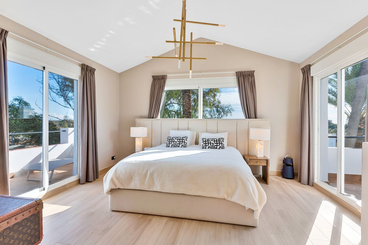 Adosados de 4 dormitorios en venta en Guadalmina Baja – R5258860