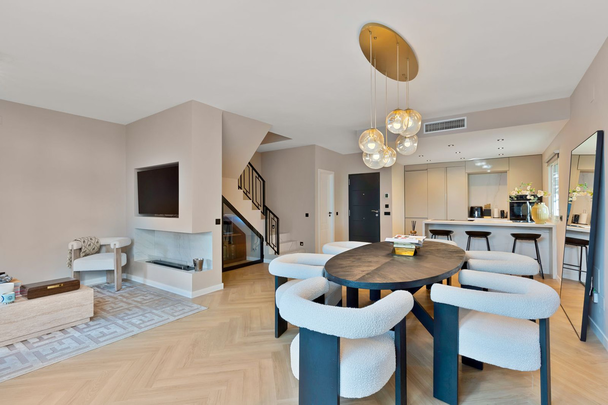 Adosados de 4 dormitorios en venta en Guadalmina Baja – R5258860