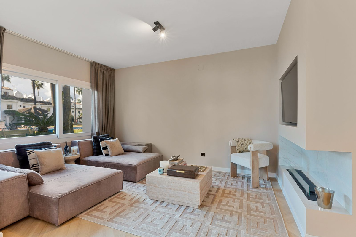 Adosados de 4 dormitorios en venta en Guadalmina Baja – R5258860