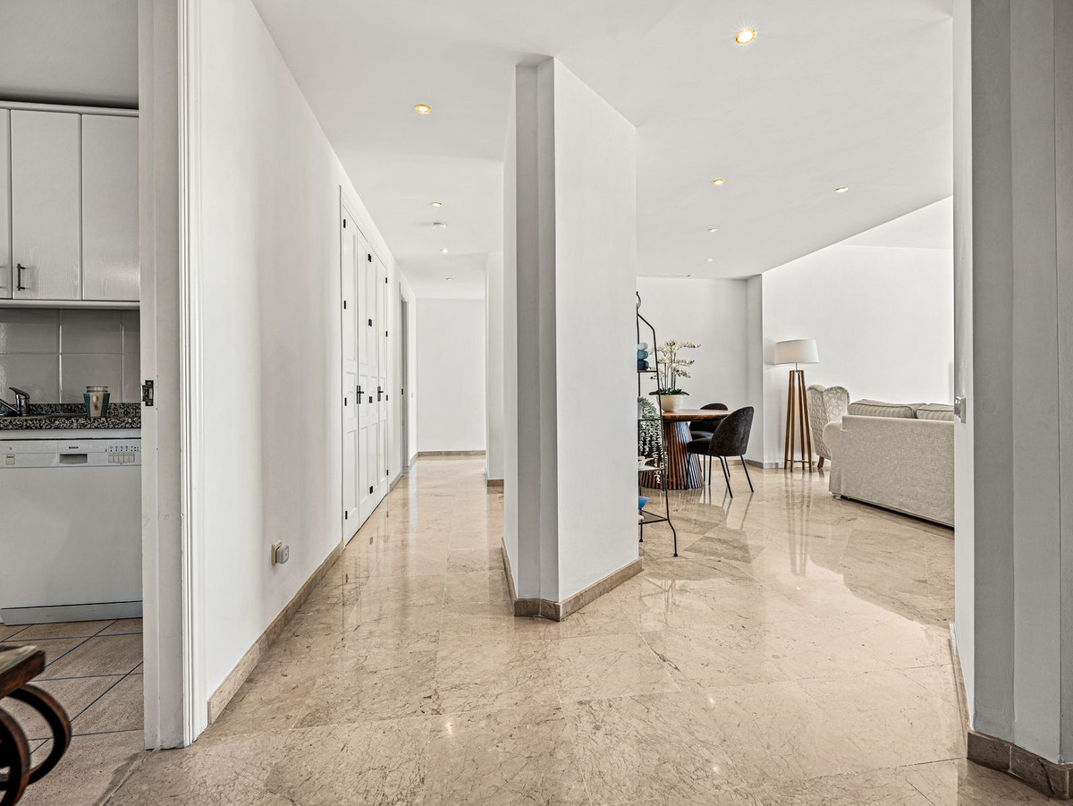 3 bedroom Apartments for sale in Elviria Hills – R5348806