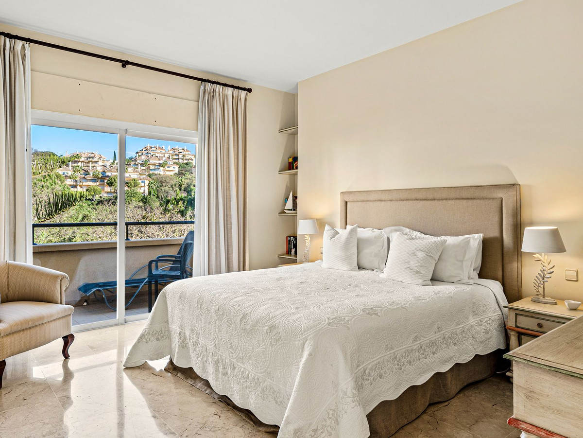 3 bedroom Apartments for sale in Elviria Hills – R5348806